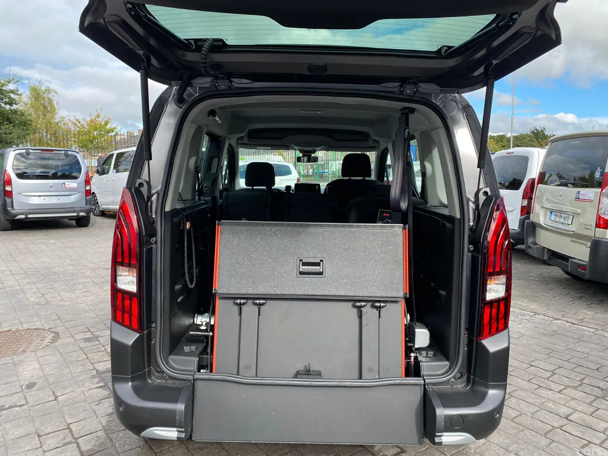 Peugeot Rifter MPV, Diesel, 2024, Grey