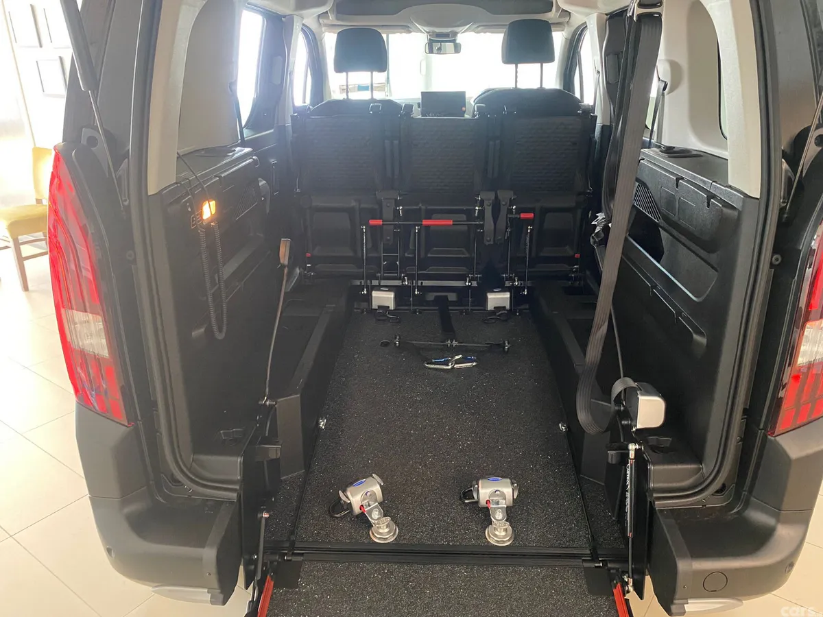 Peugeot Rifter MPV, Diesel, 2026, Black