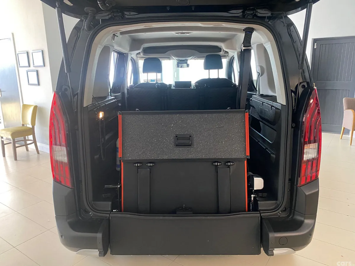 Peugeot Rifter MPV, Diesel, 2026, Black