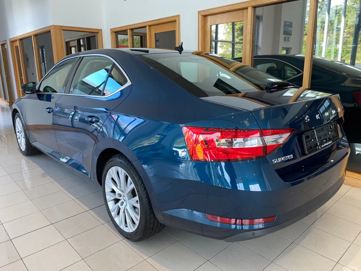 Skoda Superb Saloon, Diesel, 2022, Blue