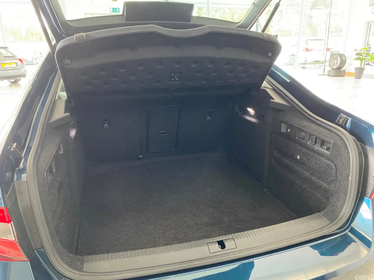 Skoda Superb Saloon, Diesel, 2022, Blue