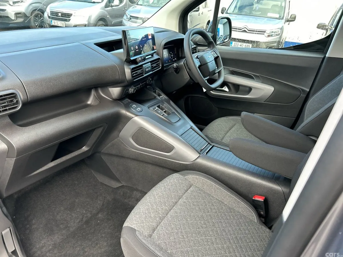 Opel Combo Wheelchair Accessible, Diesel, 2025, Green