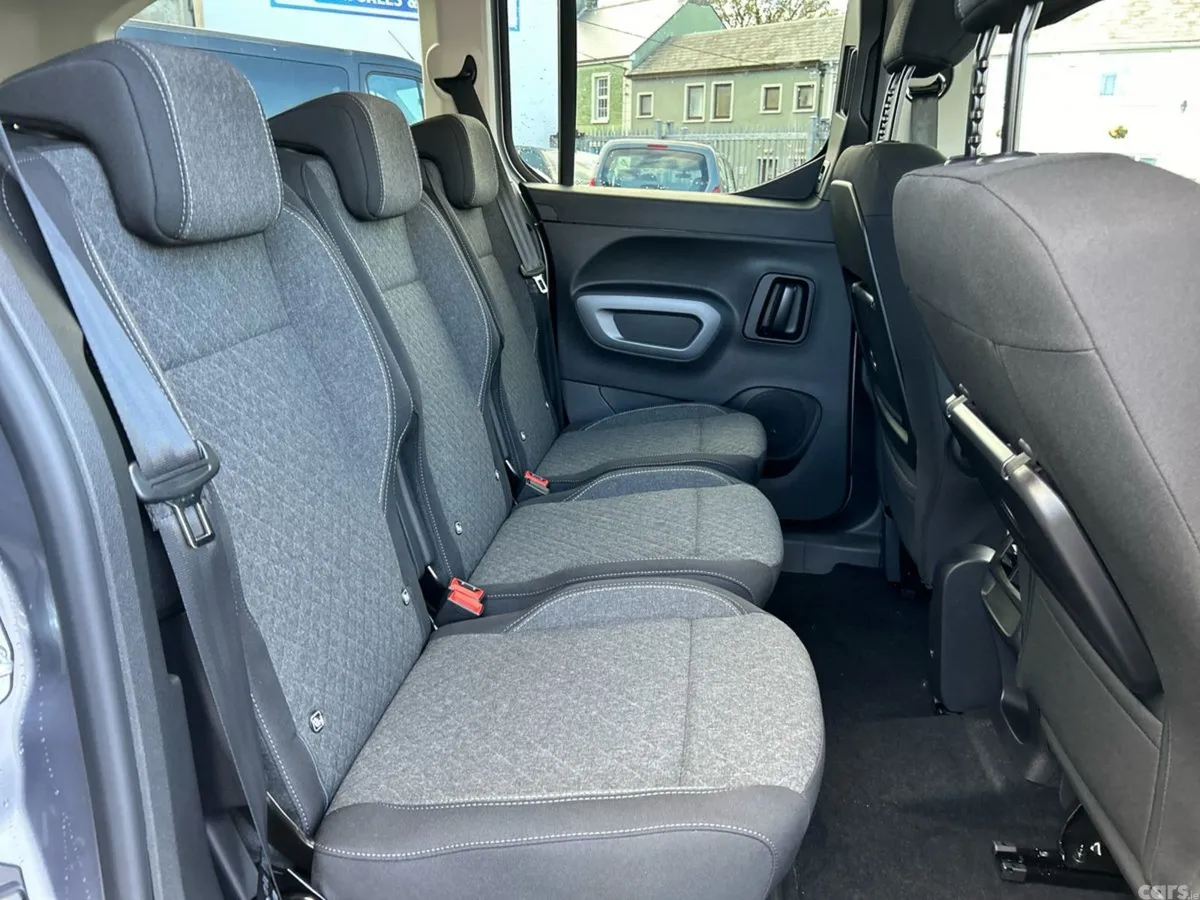Opel Combo Wheelchair Accessible, Diesel, 2025, Green