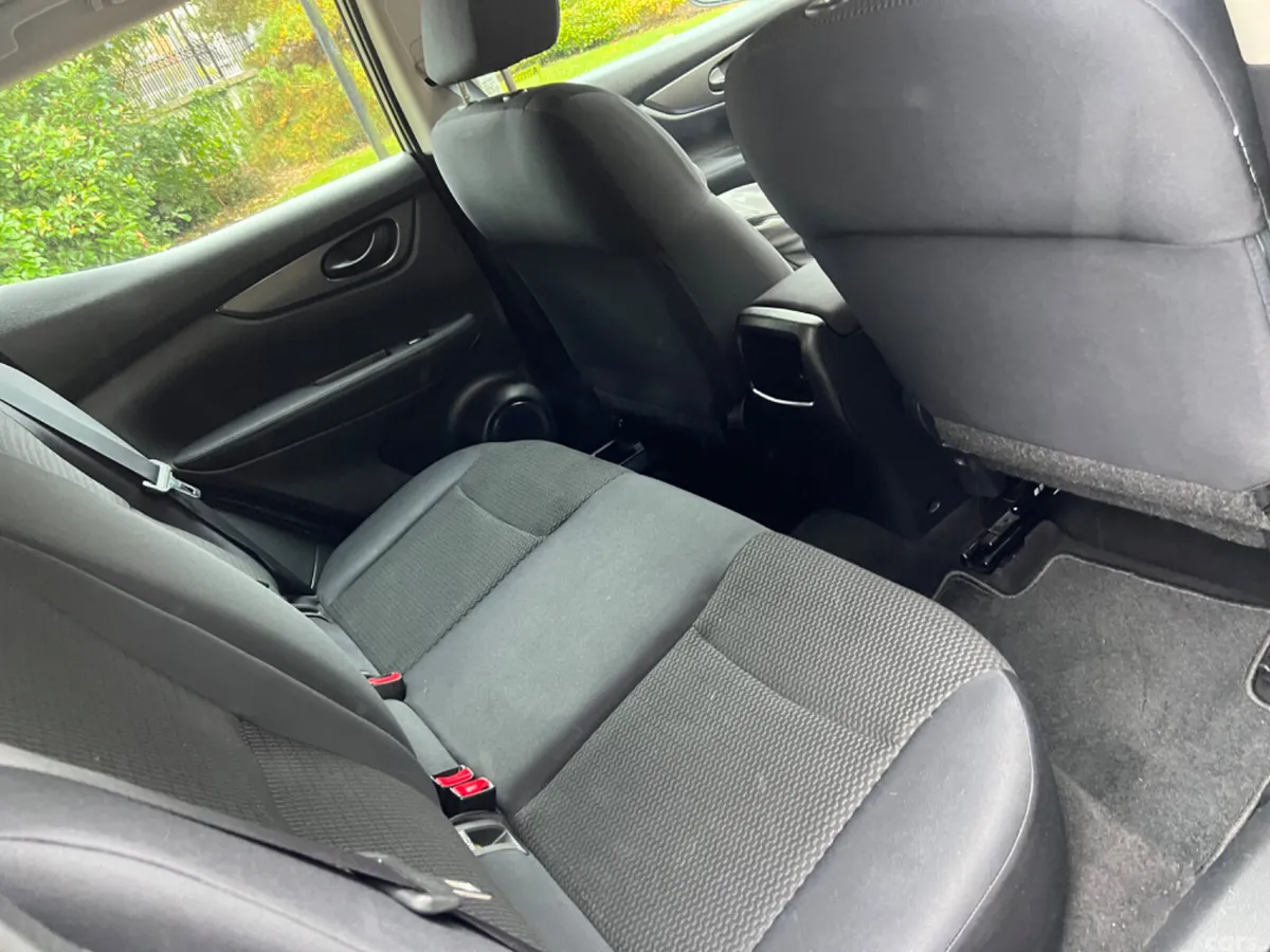 Nissan Qashqai Hatchback, Diesel, 2014, Silver