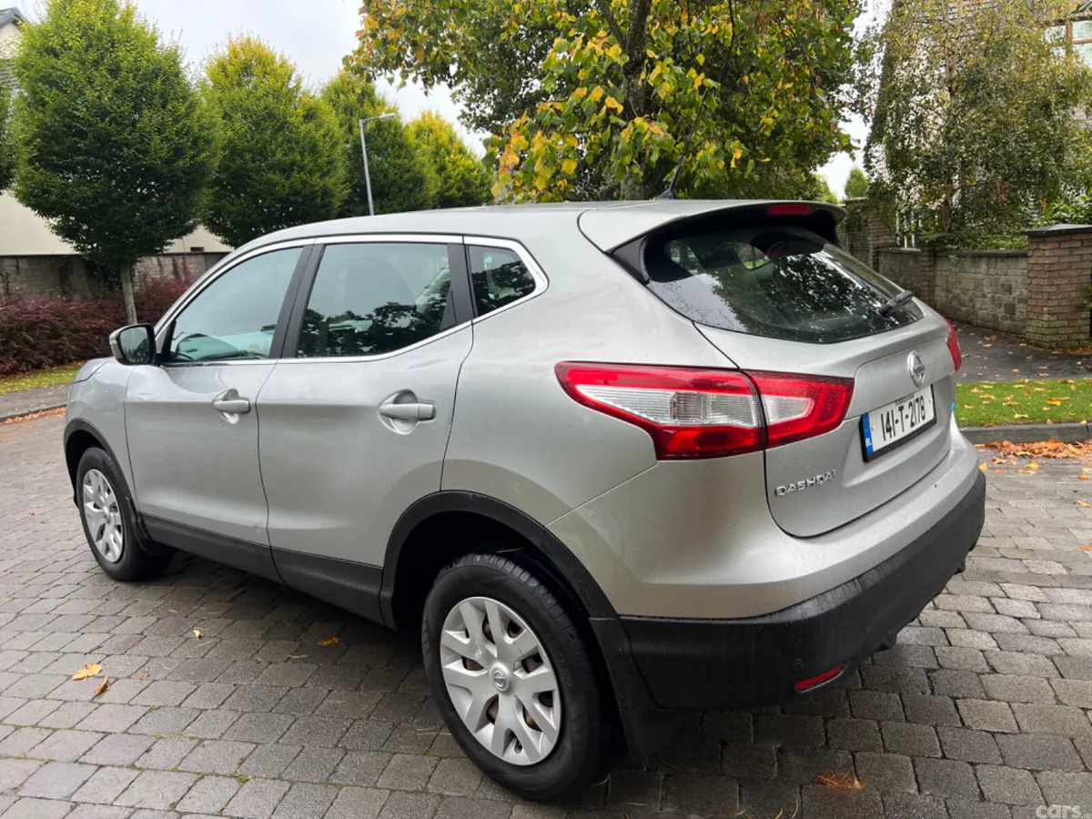 Nissan Qashqai Hatchback, Diesel, 2014, Silver