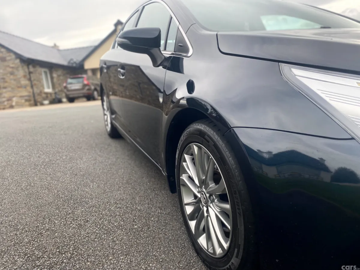 Toyota Avensis Saloon, Diesel, 2015, Grey