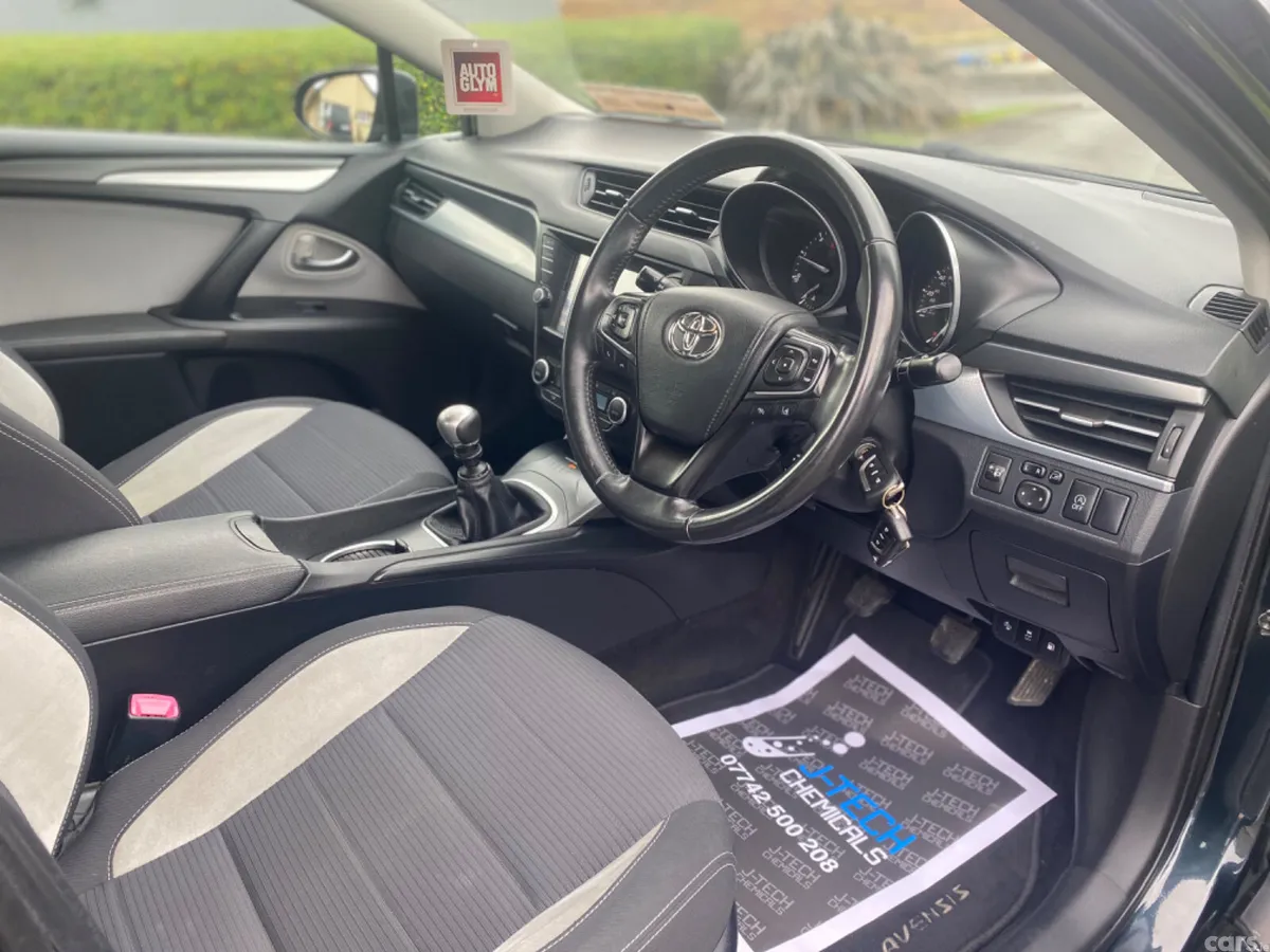 Toyota Avensis Saloon, Diesel, 2015, Grey