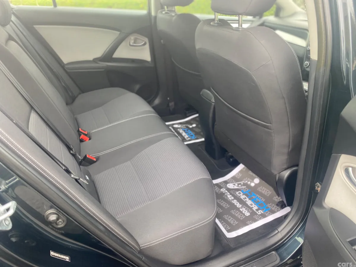 Toyota Avensis Saloon, Diesel, 2015, Grey