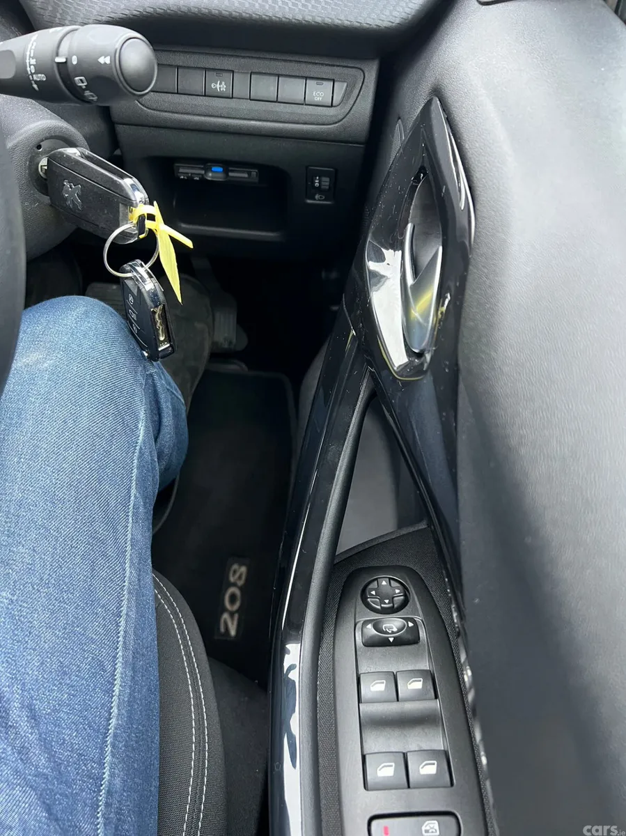 Peugeot 208 Hatchback, Petrol, 2018, Black