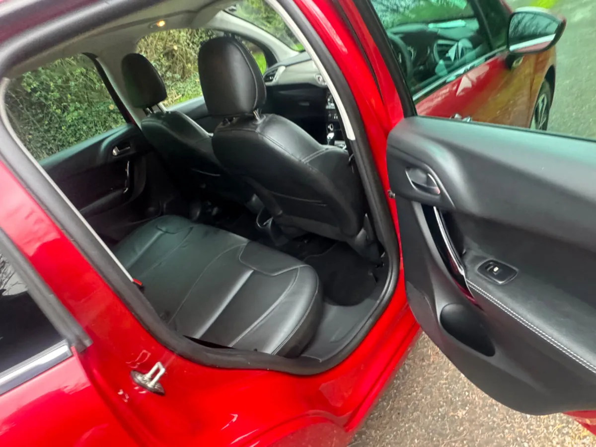 Citroen C3 Hatchback, Petrol, 2015, Red