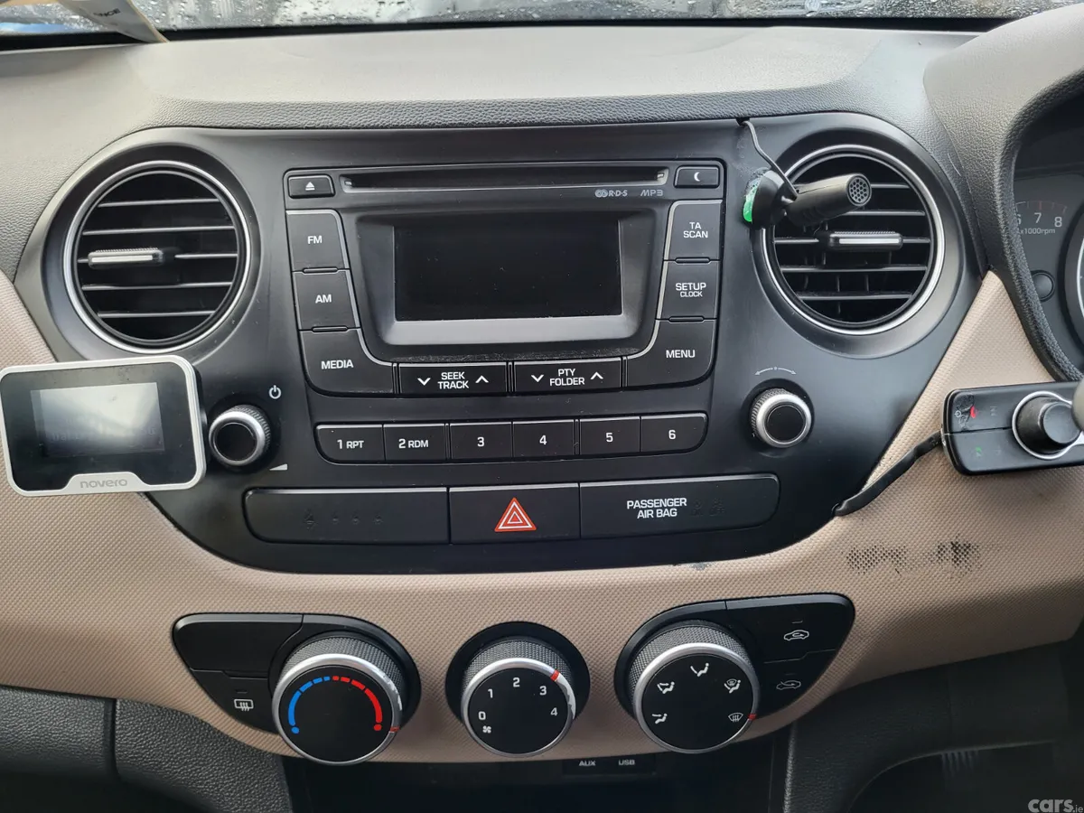 Hyundai i10 Hatchback, Petrol, 2015, Grey