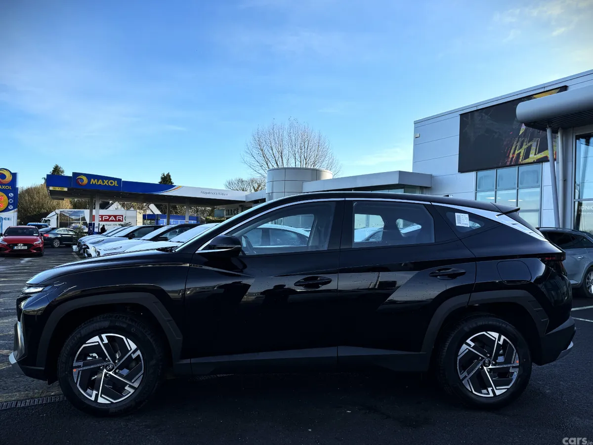 Hyundai Tucson SUV, Petrol Plug-in Hybrid, 2027, Black