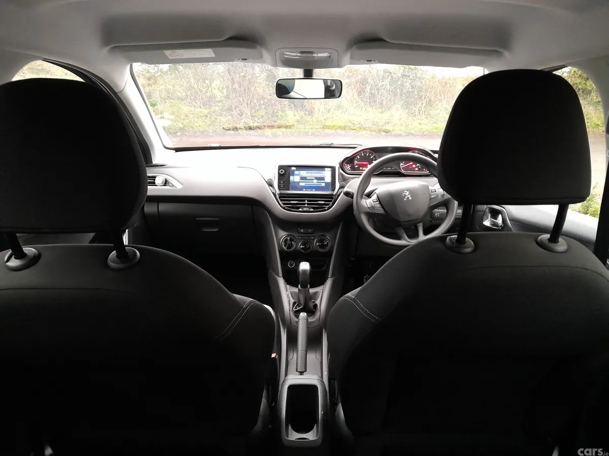 Peugeot 208 Hatchback, Petrol, 2015, Blue