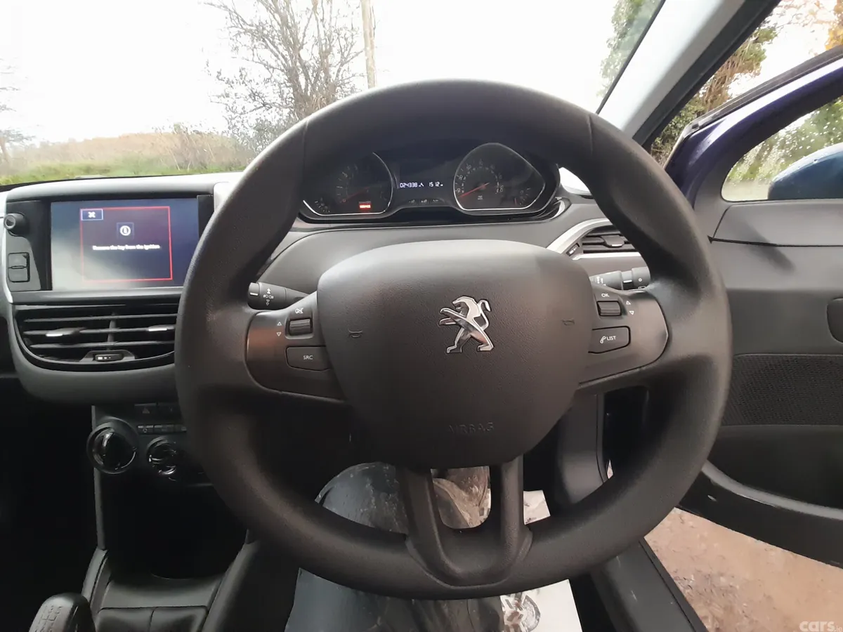 Peugeot 208 Hatchback, Petrol, 2015, Blue