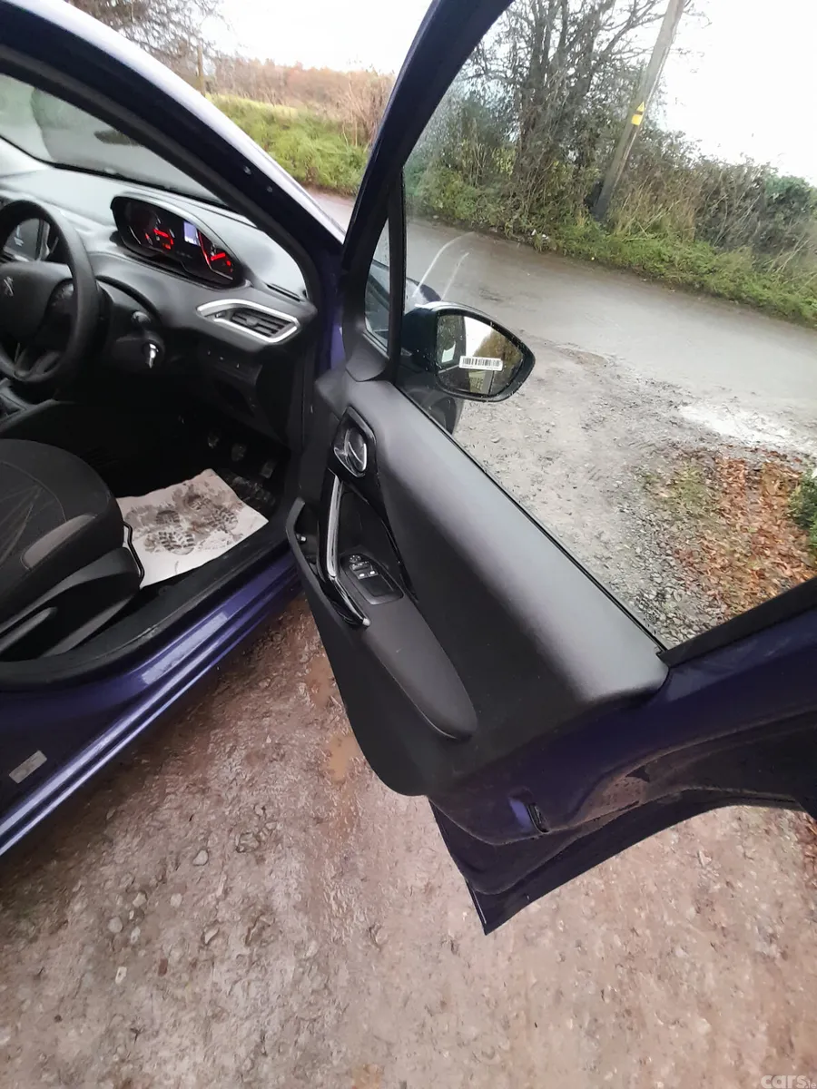 Peugeot 208 Hatchback, Petrol, 2015, Blue