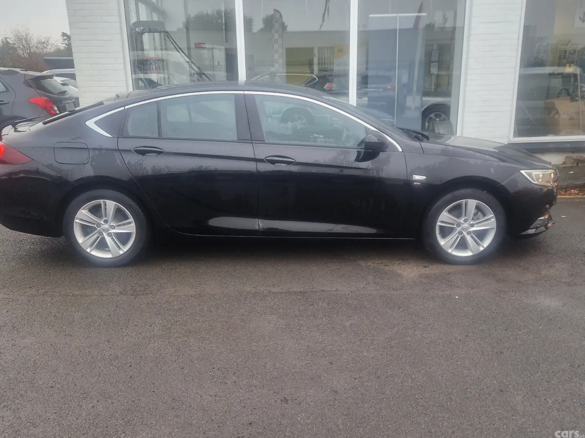 Vauxhall Insignia Hatchback, Diesel, 2019, Black
