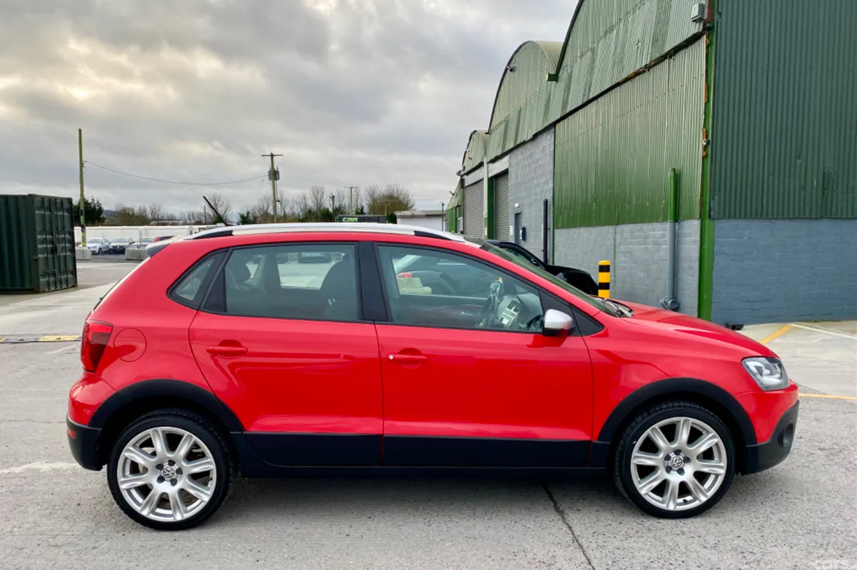 Volkswagen Polo Hatchback, Petrol, 2015, Red
