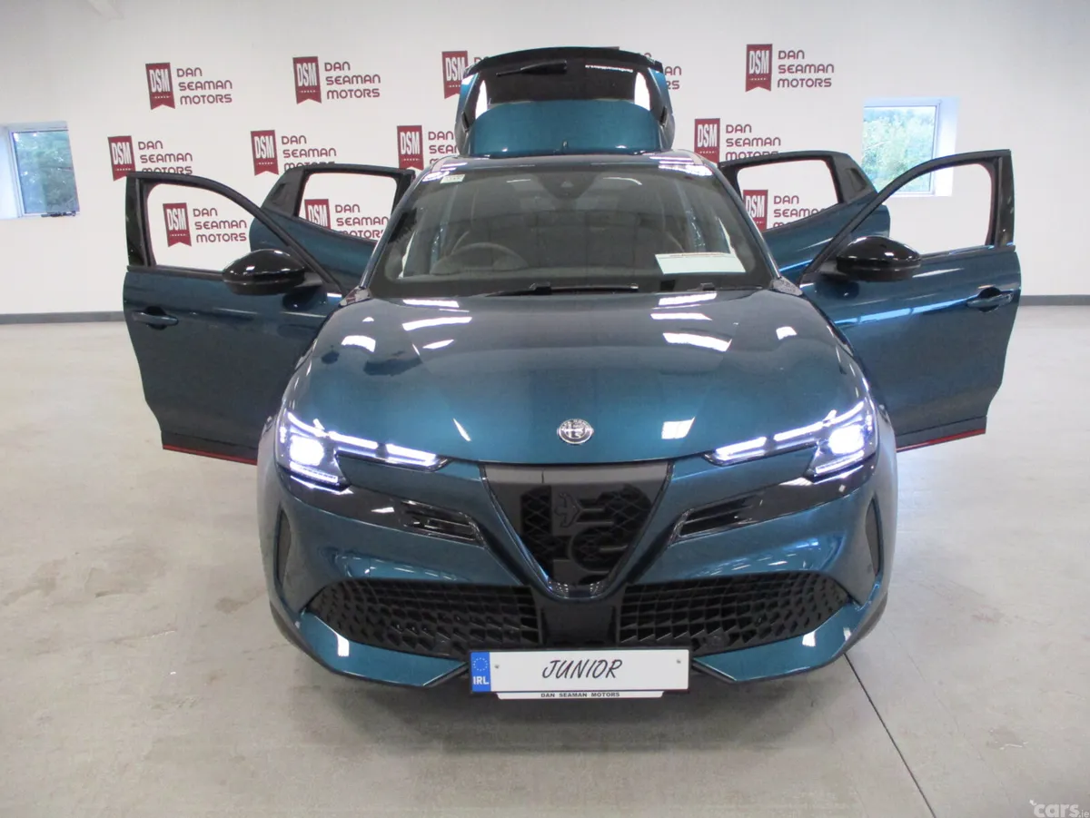 Alfa Romeo Junior SUV, Electric, 2026, Blue
