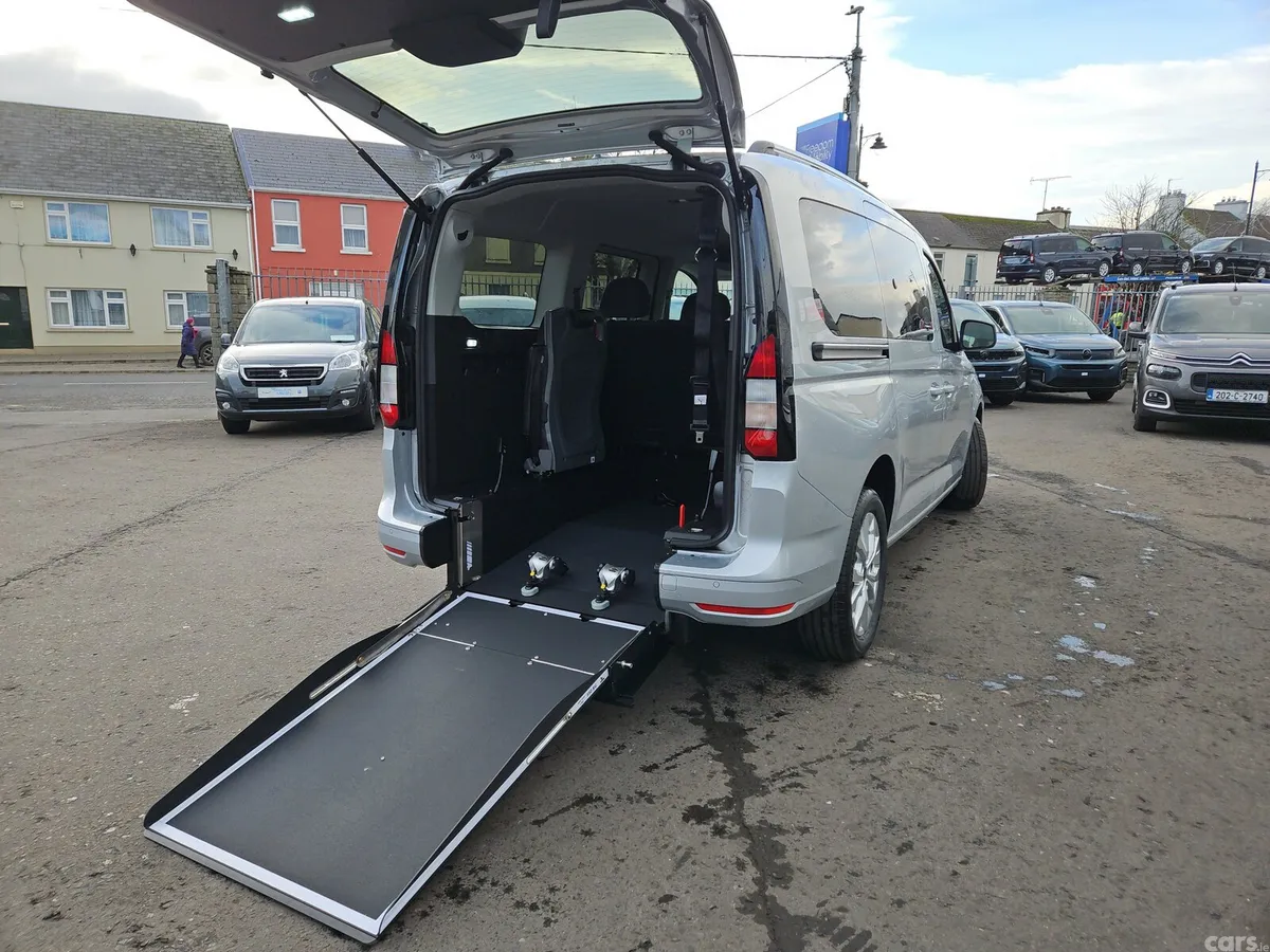 Ford Tourneo Connect MPV, Diesel, 2025, Yellow