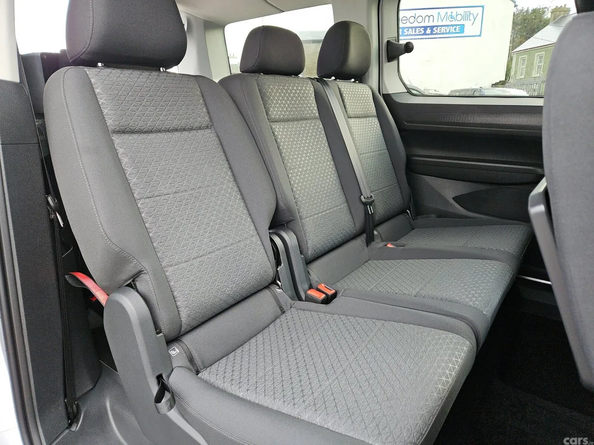 Ford Tourneo Connect MPV, Diesel, 2025, Yellow