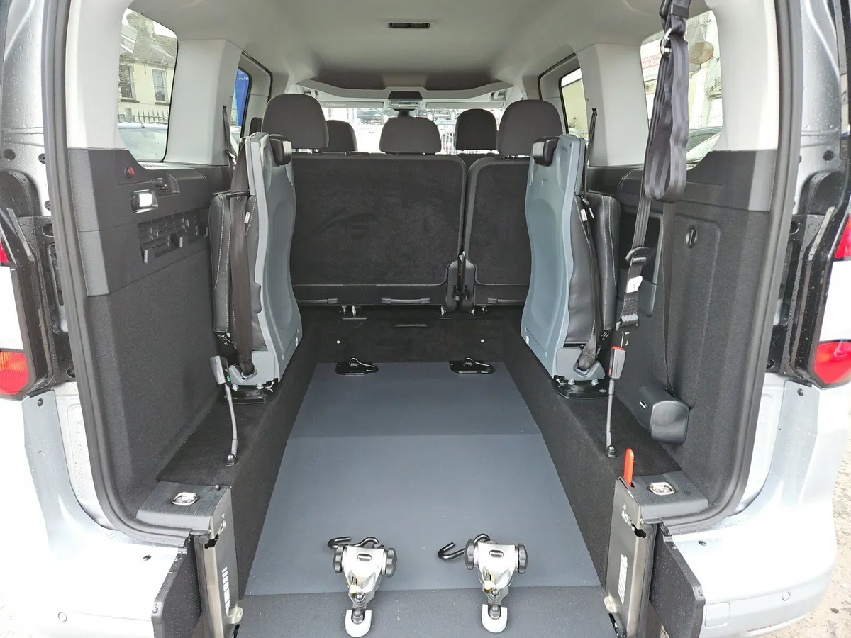 Ford Tourneo Connect MPV, Diesel, 2025, Yellow