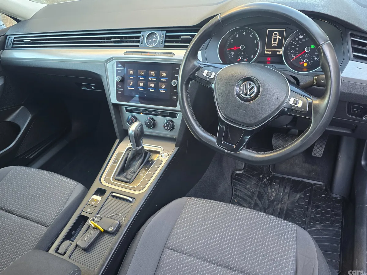 Volkswagen Passat Saloon, Petrol, 2019, Silver