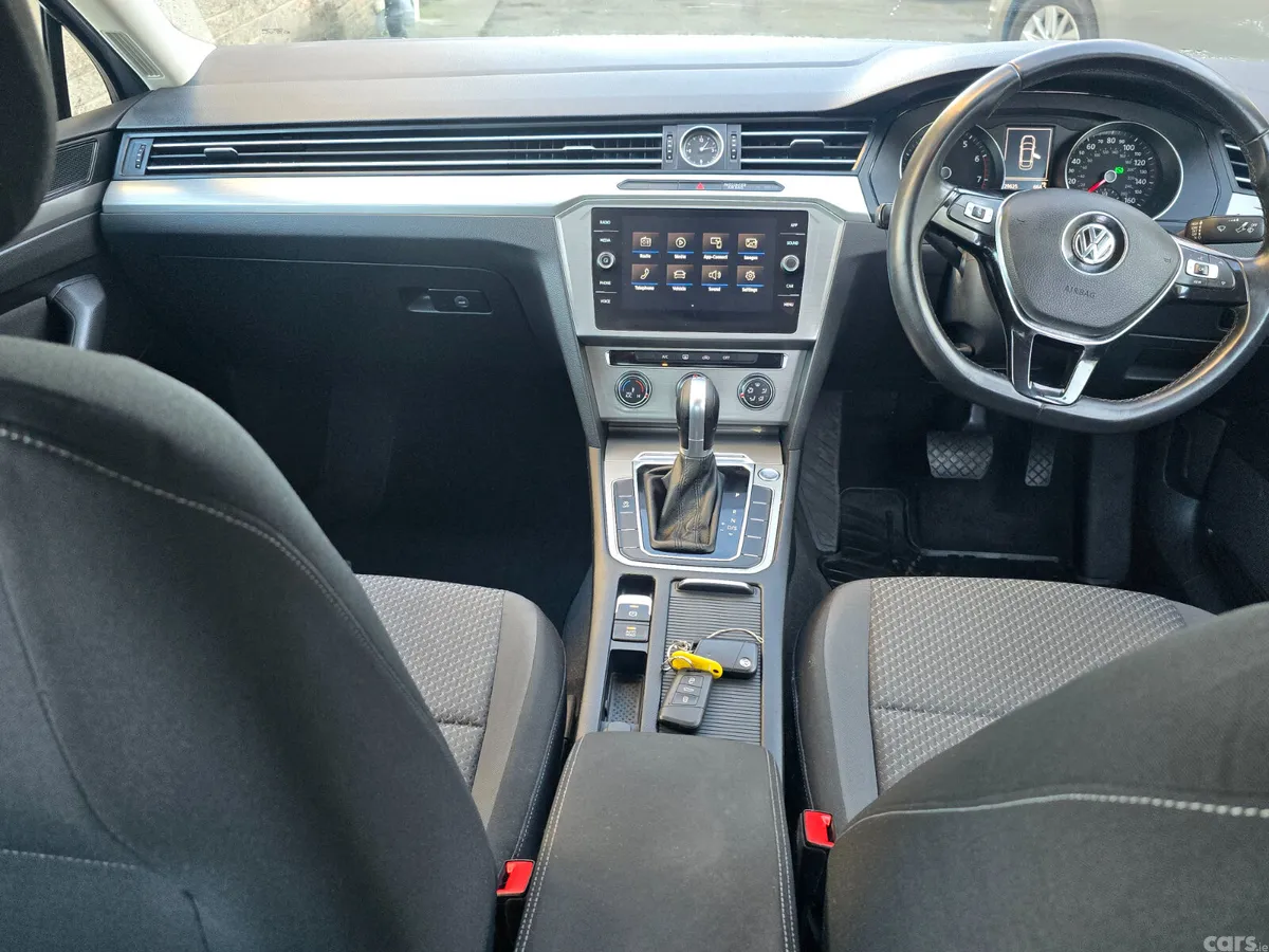 Volkswagen Passat Saloon, Petrol, 2019, Silver