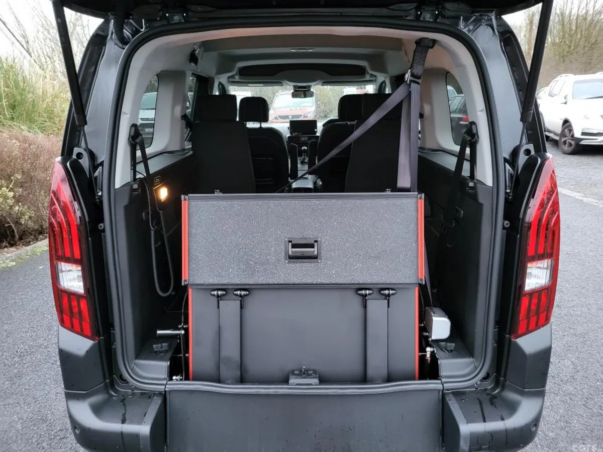 Peugeot Rifter MPV, Diesel, 2026, Black