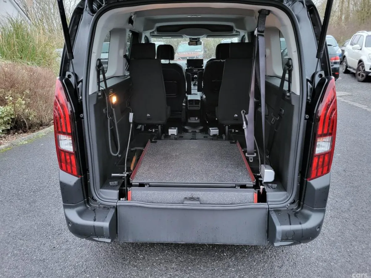 Peugeot Rifter MPV, Diesel, 2026, Black