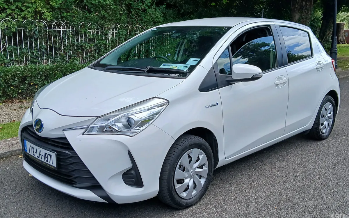 Toyota Vitz Hatchback, Petrol Hybrid, 2017, White