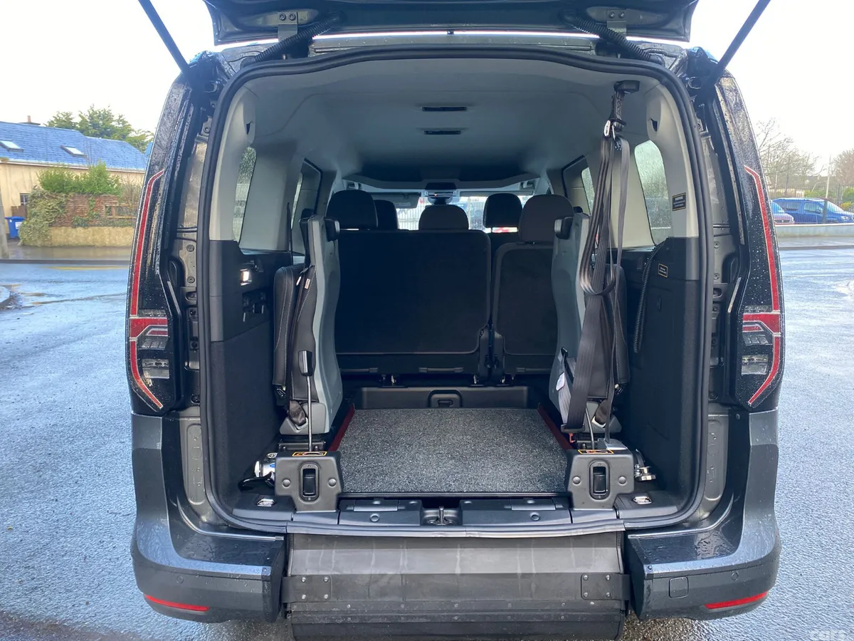 Volkswagen Caddy Maxi Life MPV, Diesel, 2026, Grey