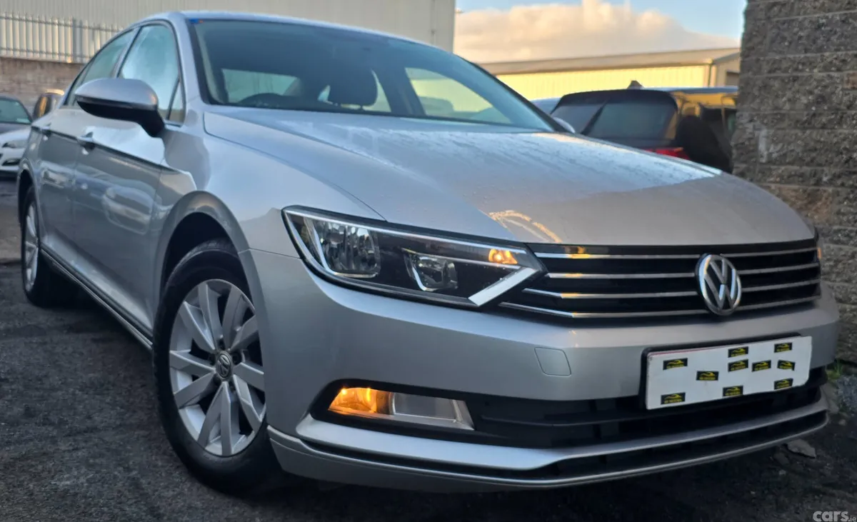 Volkswagen Passat Saloon, Petrol, 2019, Silver
