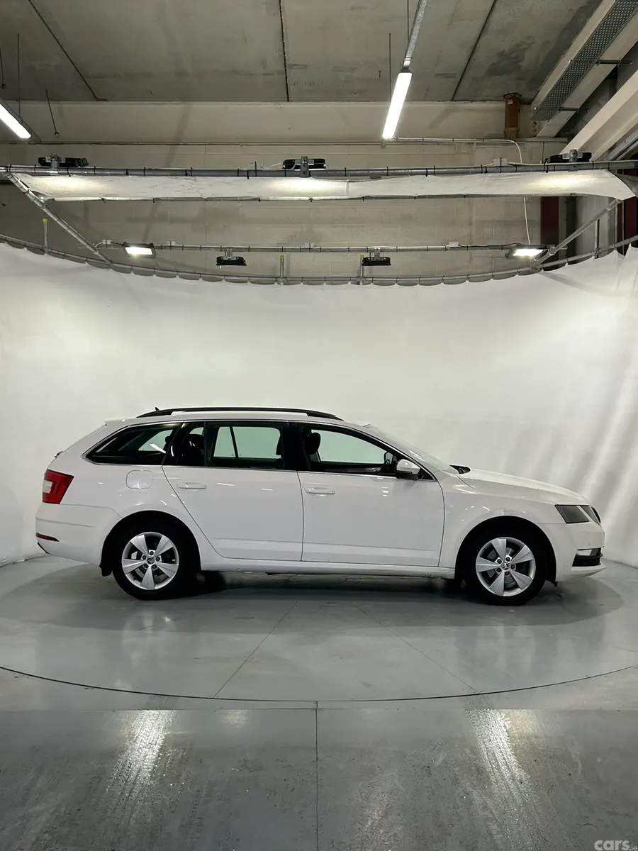Skoda Octavia Estate, Diesel, 2018, White