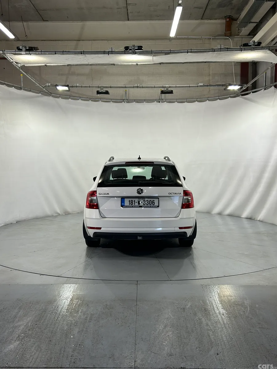 Skoda Octavia Estate, Diesel, 2018, White