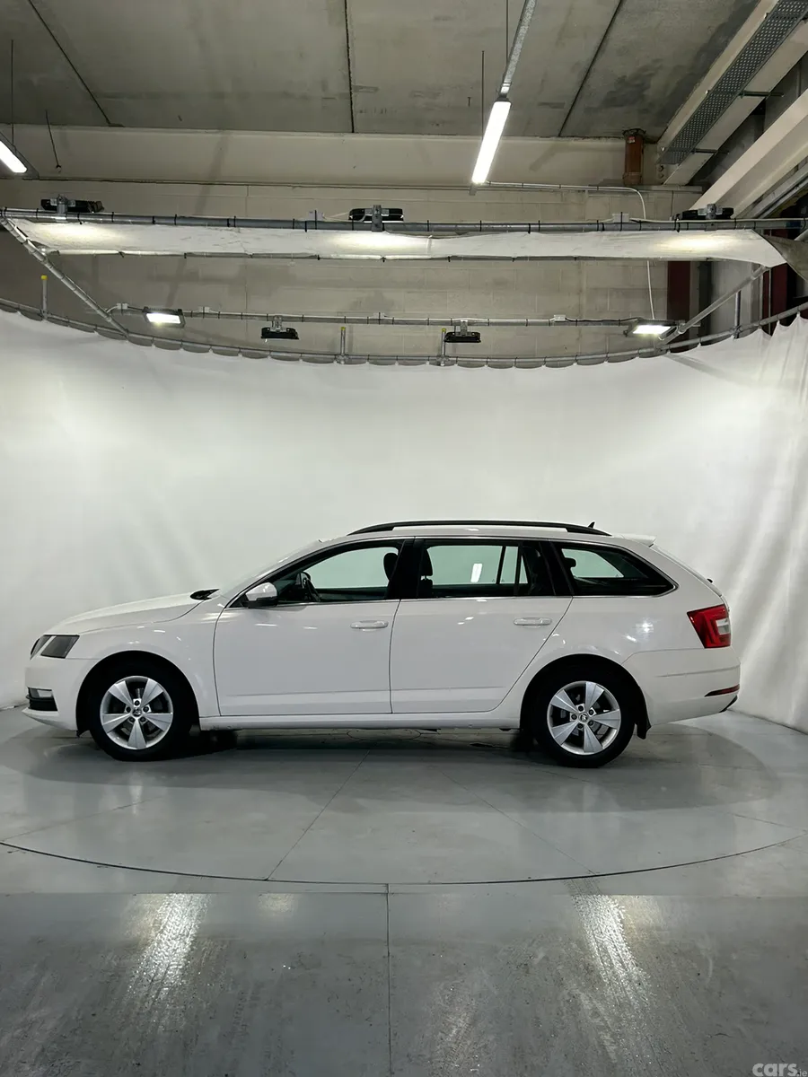 Skoda Octavia Estate, Diesel, 2018, White