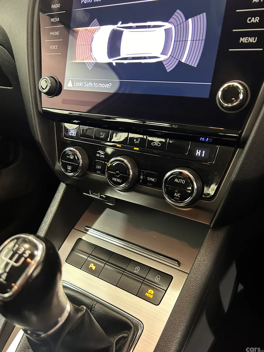 Skoda Octavia Estate, Diesel, 2018, White