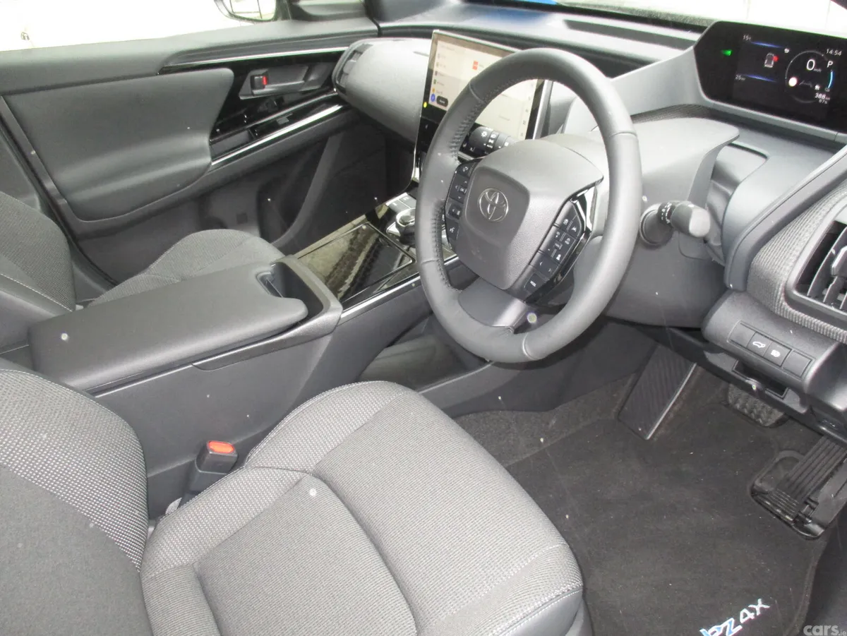 Toyota bZ4X Estate/Jeep, Electric, 2026, Grey