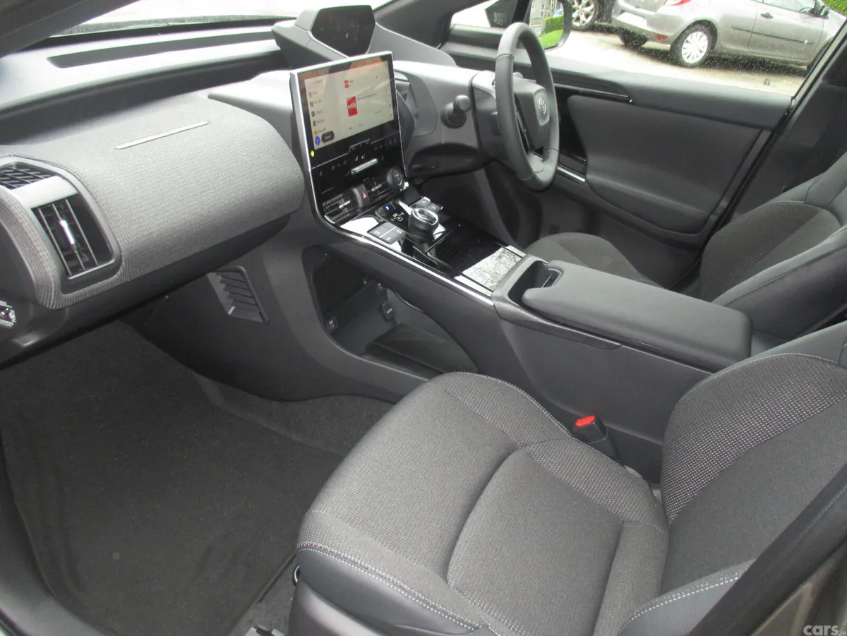 Toyota bZ4X Estate/Jeep, Electric, 2026, Grey