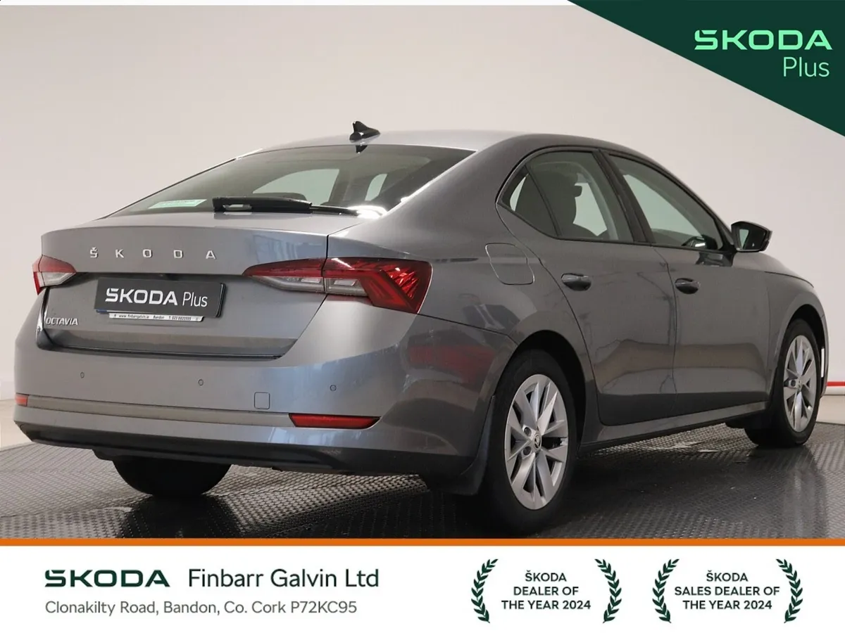 Skoda Octavia Saloon, Petrol, 2023, Grey