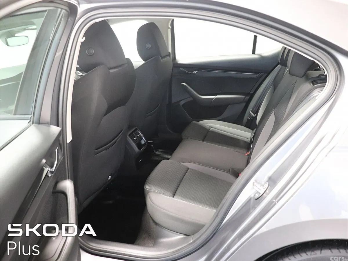 Skoda Octavia Saloon, Petrol, 2023, Grey