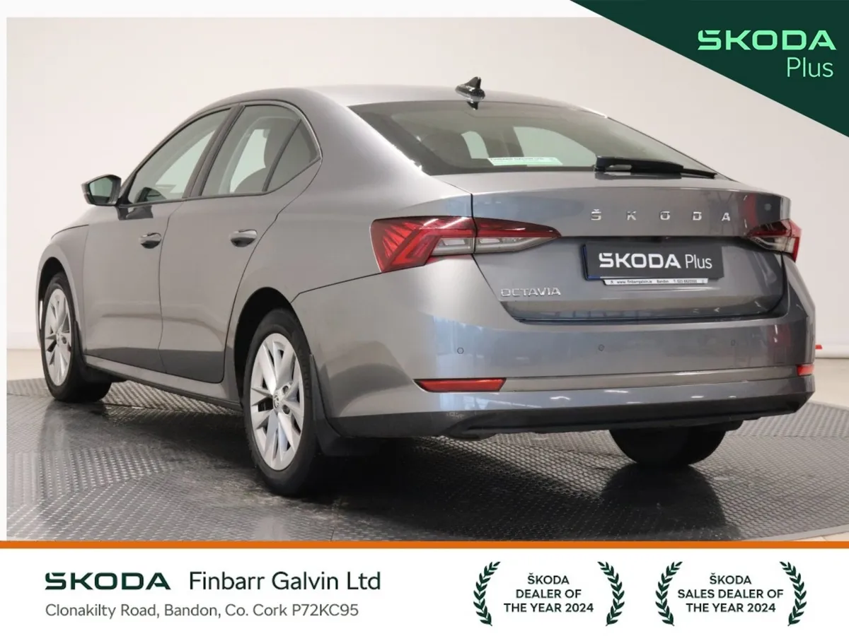 Skoda Octavia Saloon, Petrol, 2023, Grey