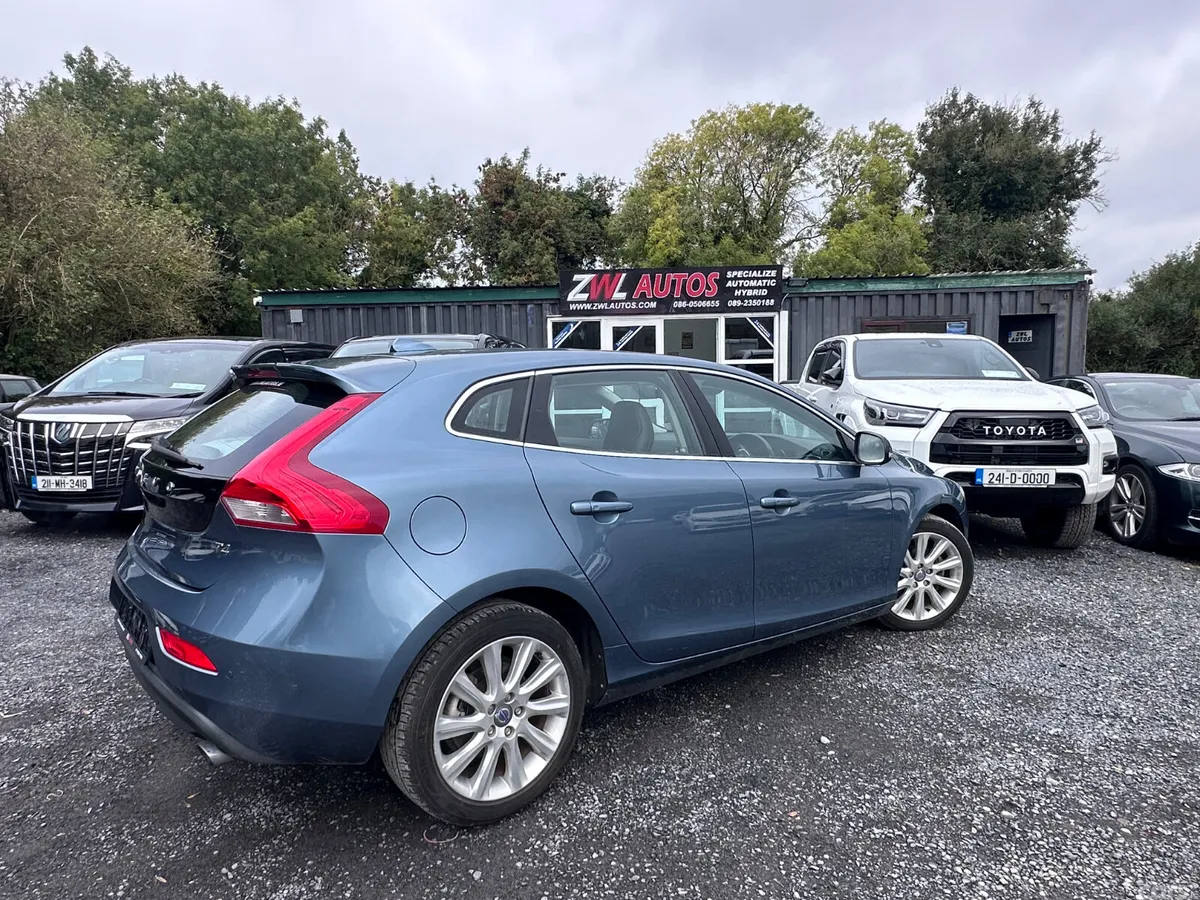 Volvo V40 Hatchback, Petrol, 2014, Blue