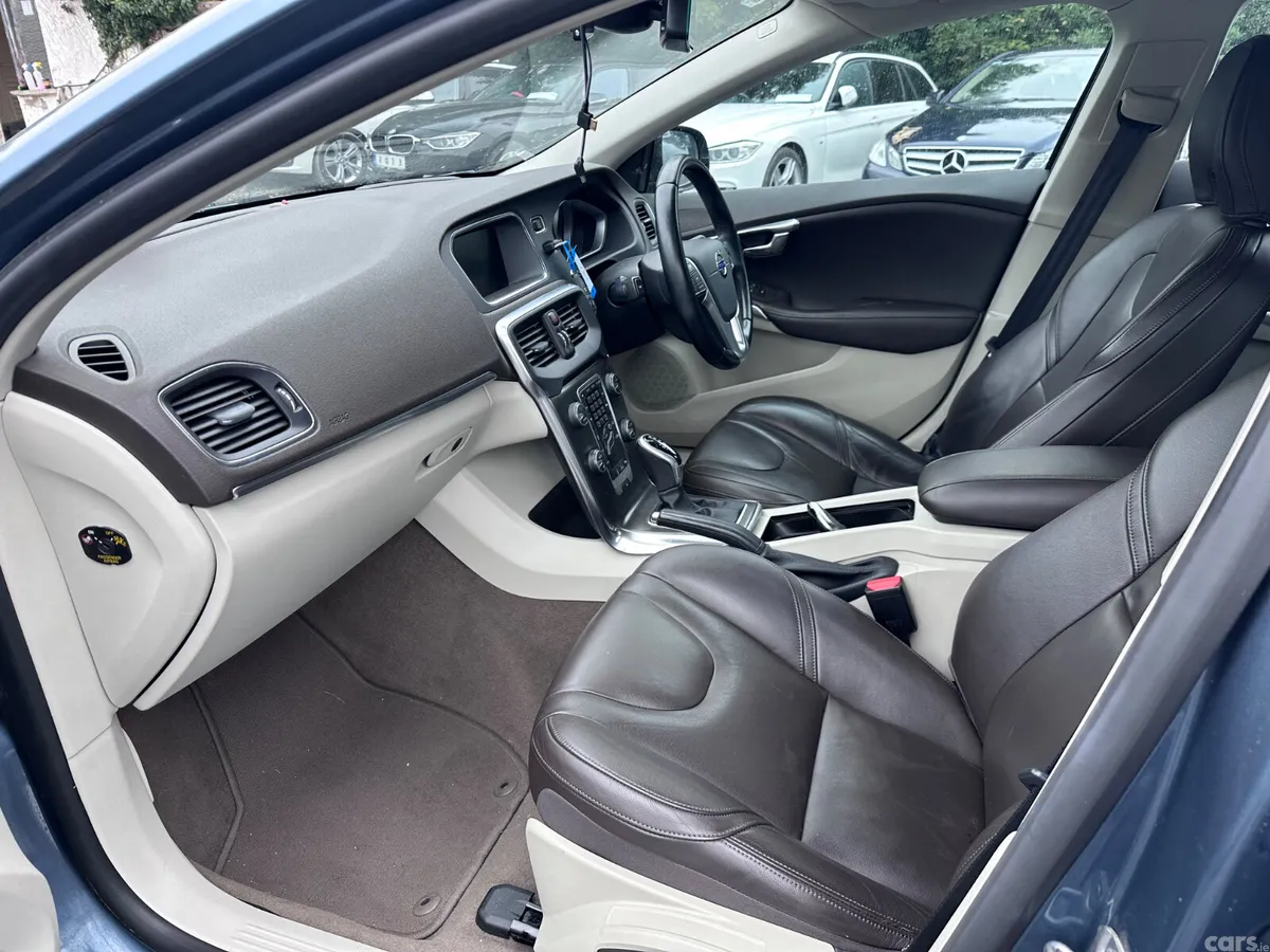 Volvo V40 Hatchback, Petrol, 2014, Blue