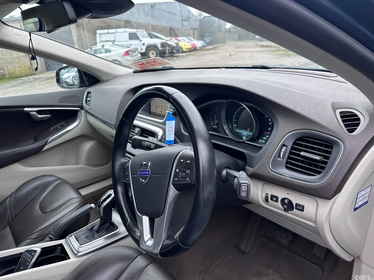 Volvo V40 Hatchback, Petrol, 2014, Blue