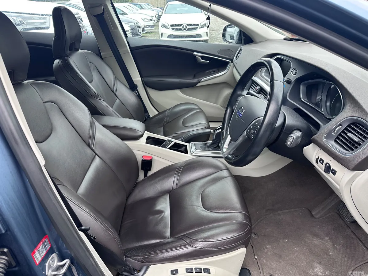Volvo V40 Hatchback, Petrol, 2014, Blue