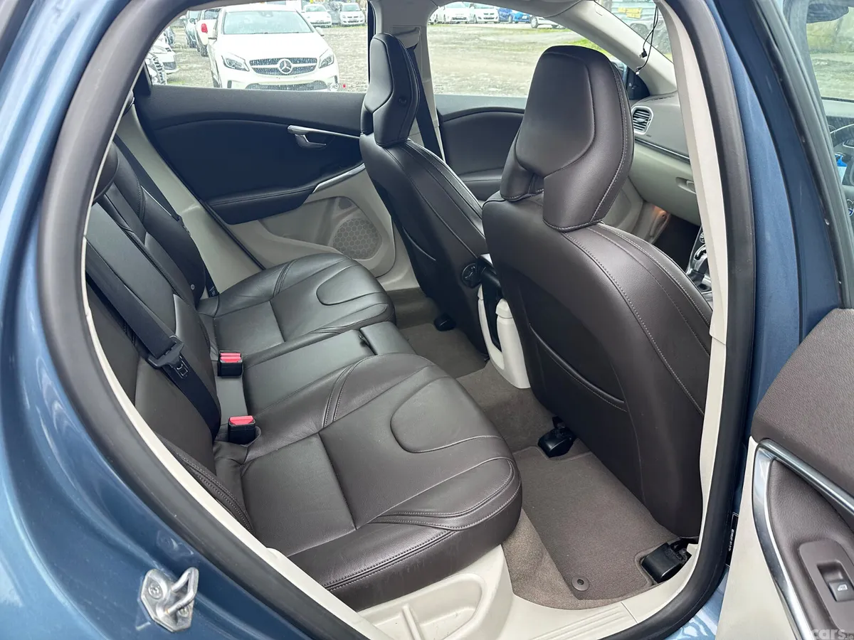 Volvo V40 Hatchback, Petrol, 2014, Blue
