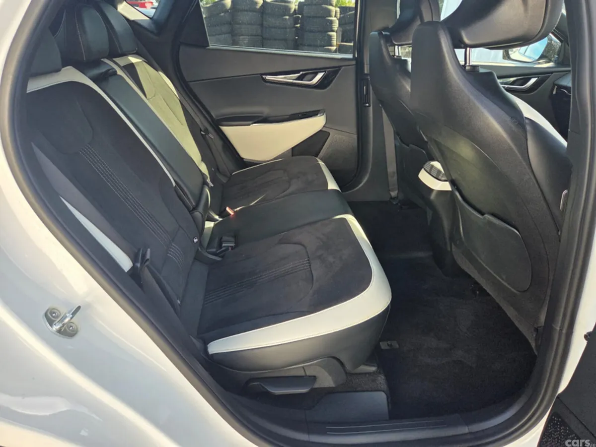 Kia EV6 Hatchback, Electric, 2023, White