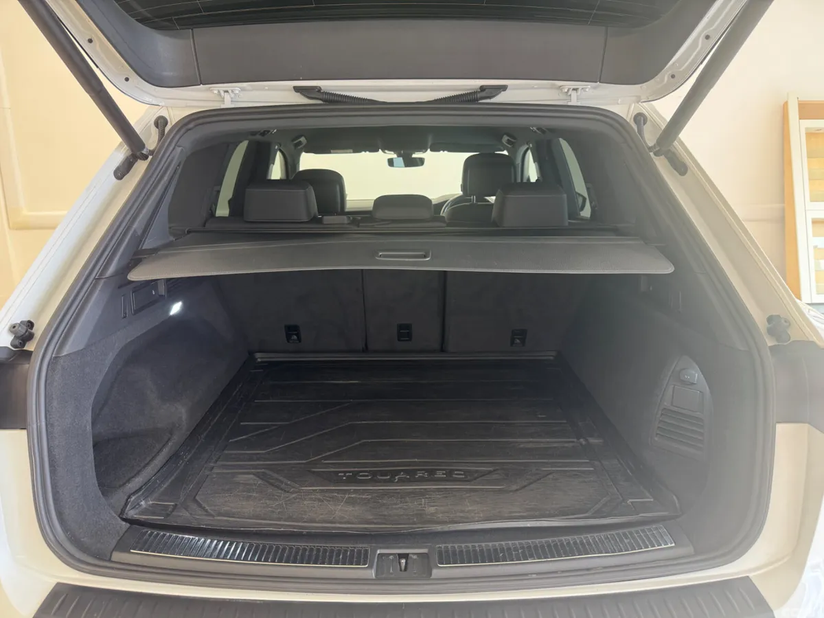 Volkswagen Touareg SUV, Diesel, 2020, White