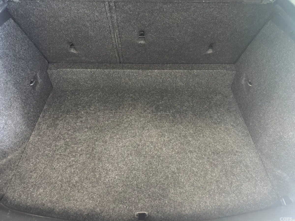 Volvo V40 Hatchback, Diesel, 2017, Black