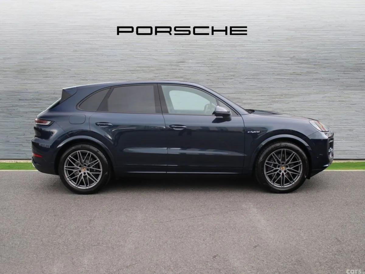 Porsche Cayenne SUV, Petrol Plug-in Hybrid, 2026, Blue